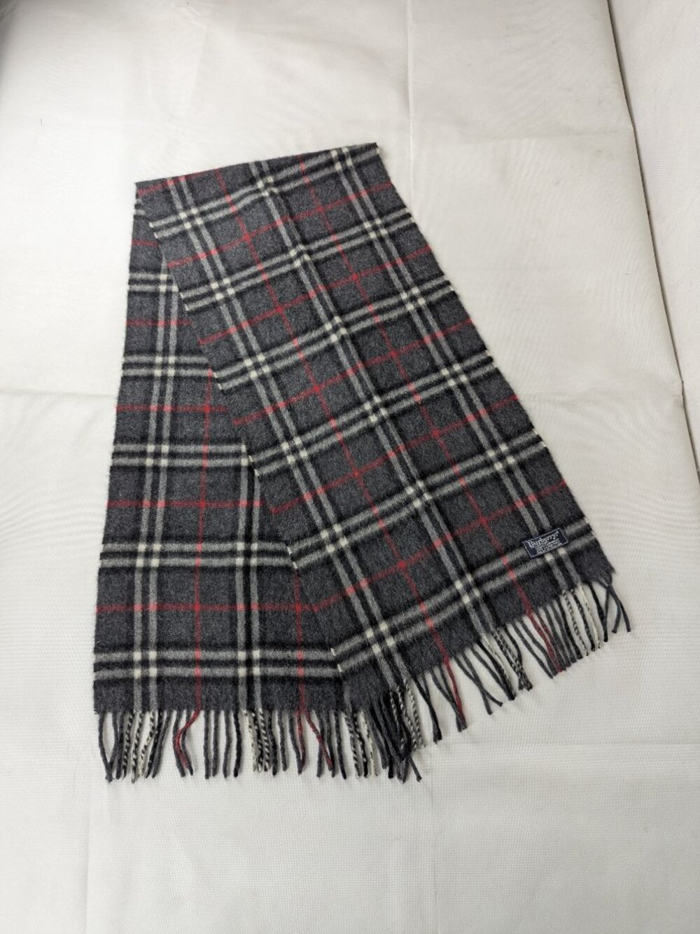 Designer Burberry Gray 100% Cashmere Check Scarf Unisex - Picture 3 of 7